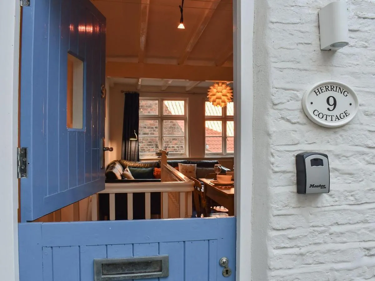 Herring Cottage Whitby 0*,