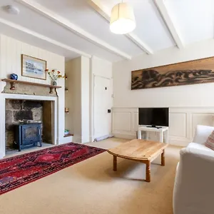 Halls Place Holiday home